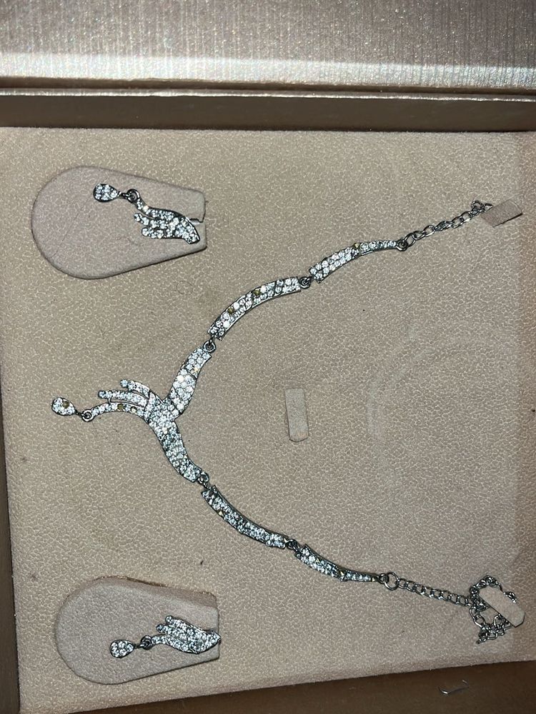 White stone jewellery set