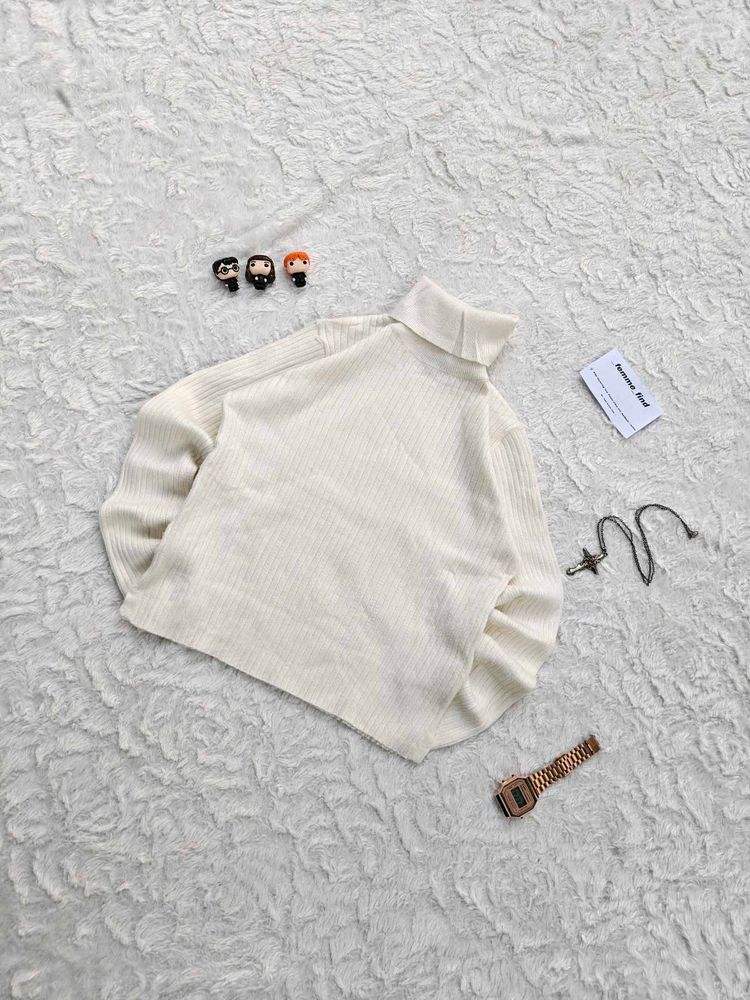 ZARA Cozy White Turtleneck Sweater