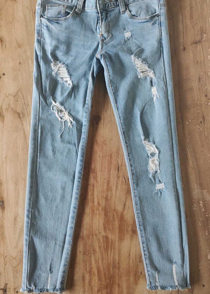 Torn Denim Jeans 💙