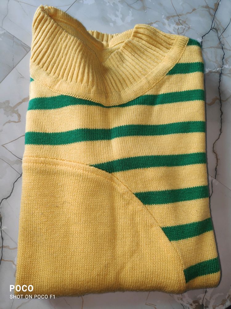 pretty yellow sweter with side pocket.