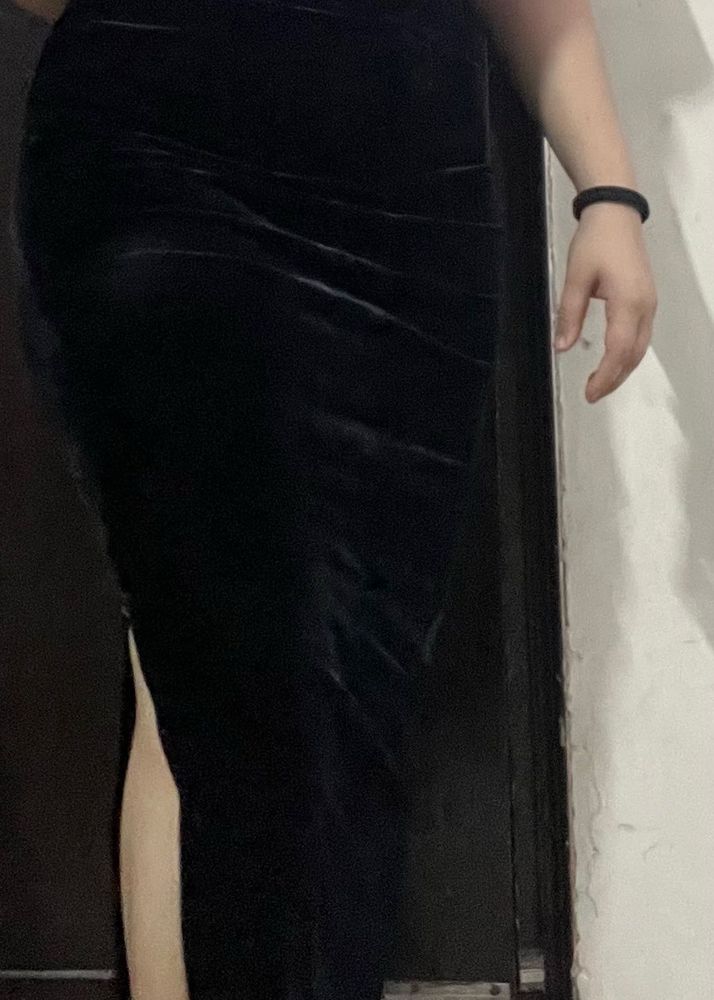 Very elegant skirt With A Slit