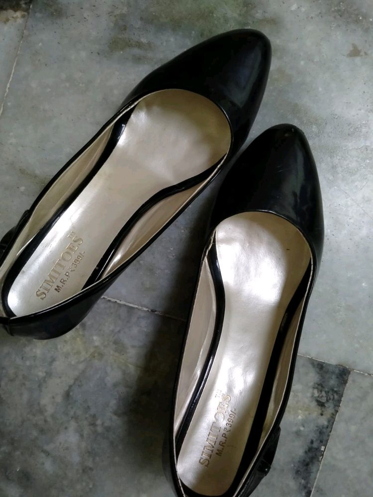 Pretty Black  Heels 🤩