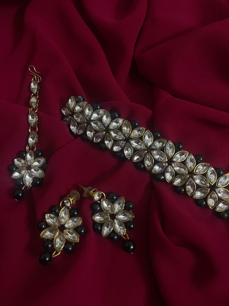 Elegant Kundan Jewelry Set