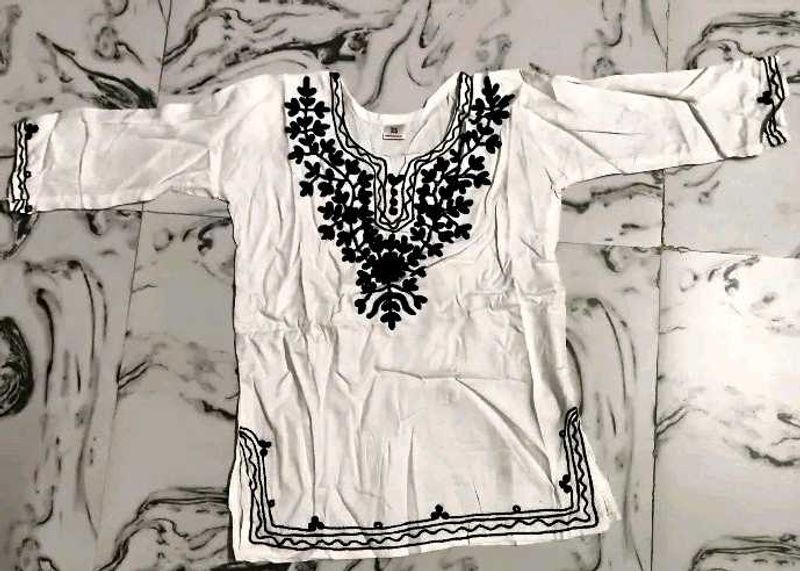 Embroidered White Top/Short Kurti