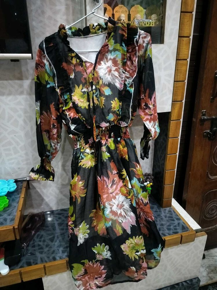 SHORT DRESS