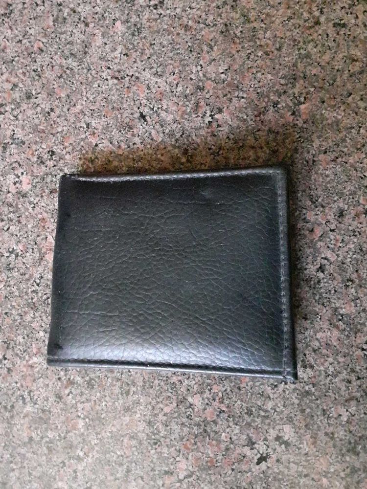 Classic Bi-Fold Men Wallet