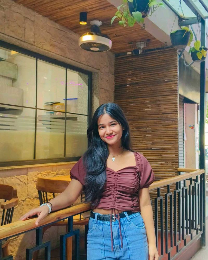 SALE🥳 Pretty Brown Crop Top