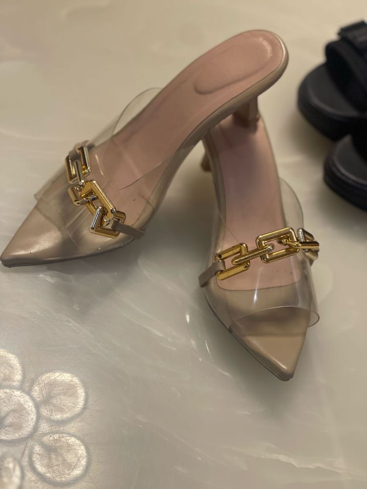 Kitten Pumps
