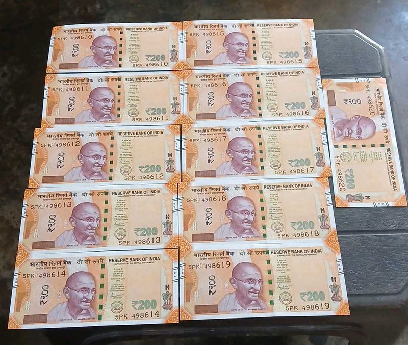 Two Hundred Rs UNC Notes Pack Of 11