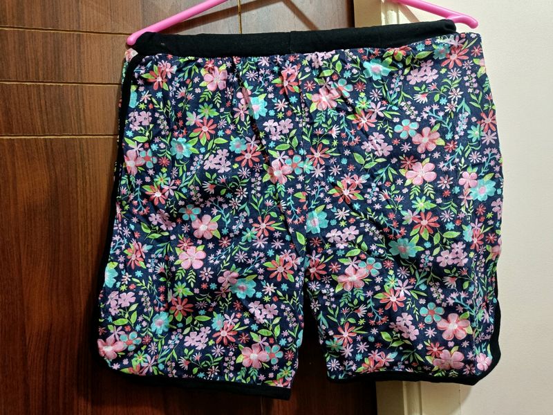 Floral Print Women&#39;s Shorts 2 Nos