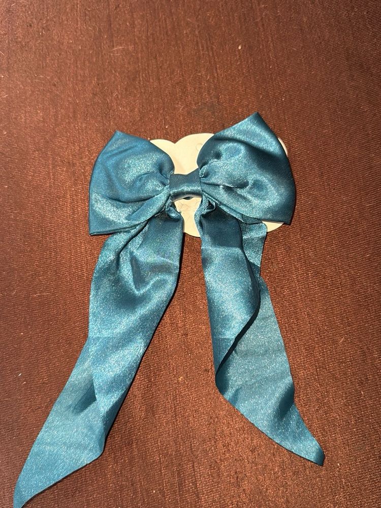 🎀Teal/Blue Satin  Sparklyy Hair Bow🎀