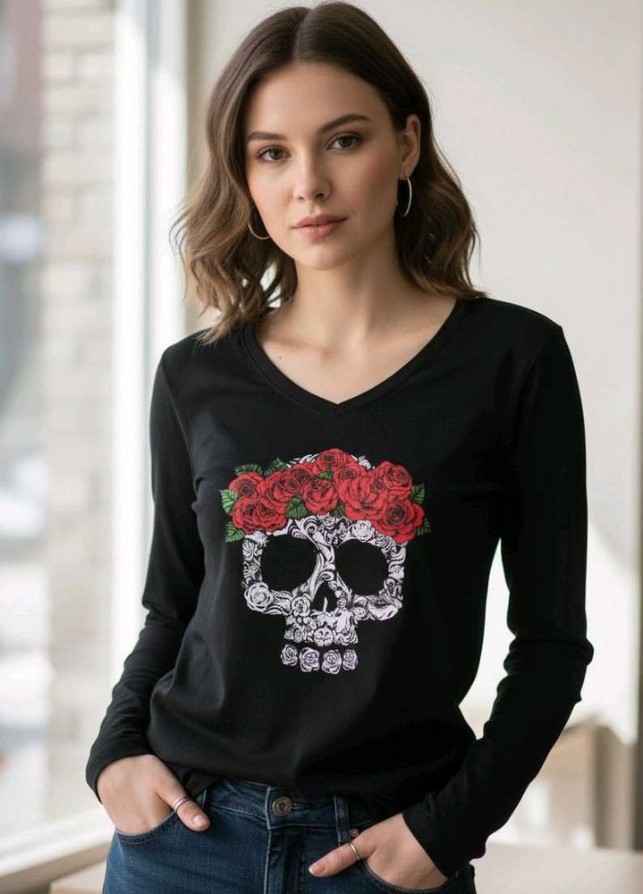NO BOUNDARIES Skull &amp; Roses Graphic Tee