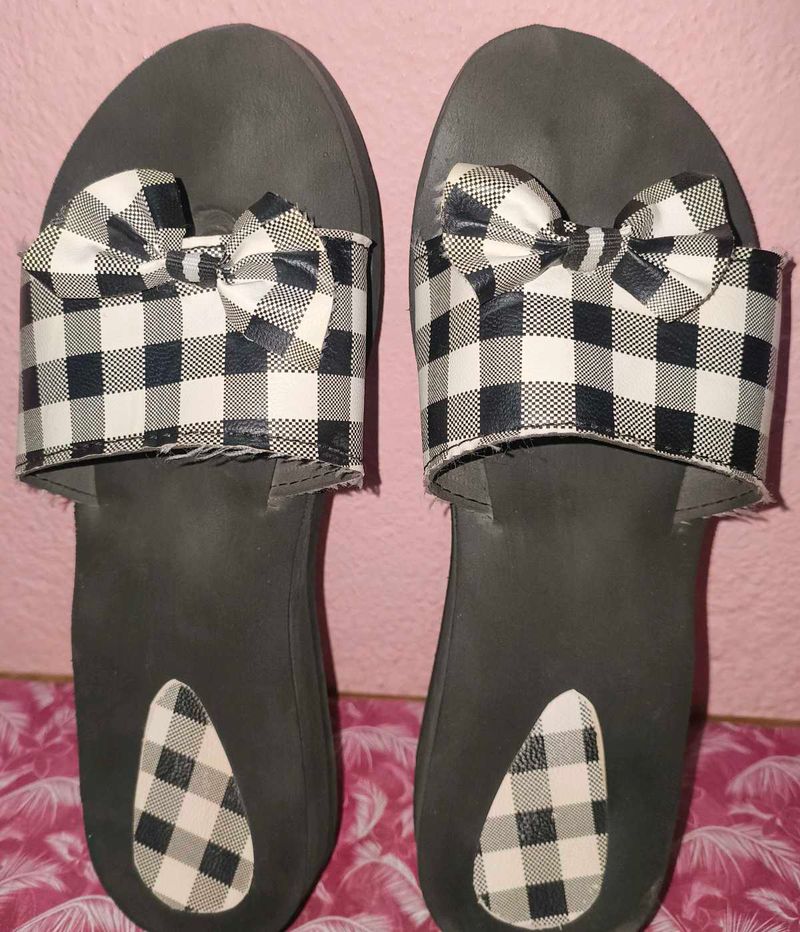 Women Flipflops &amp; Trained Slippers Sandals