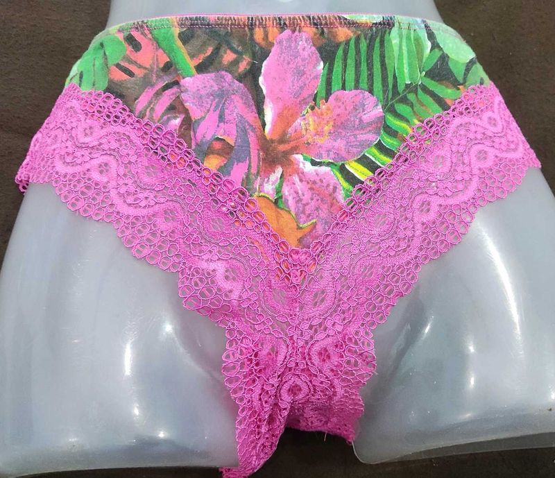 Floral Lace Panty 🖤