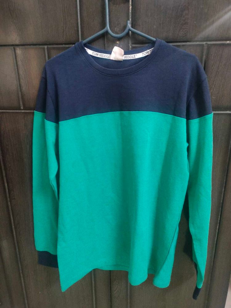 Stylish Sweatshirt/T-shirt