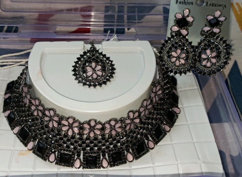 Black &amp; Baby Pink Necklace Set With Maang Tikka🥰