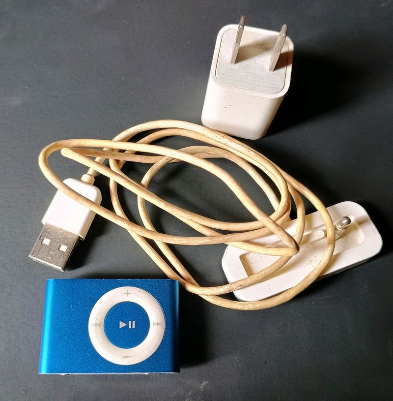 Apple Ipod Shuffle Second Gen Rare 2 GB Storage