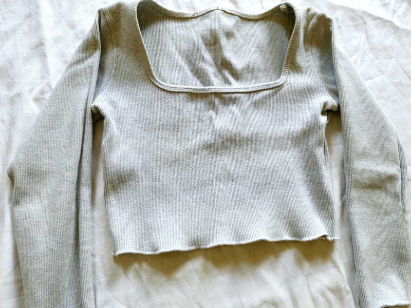 Off White Crop top 🤍