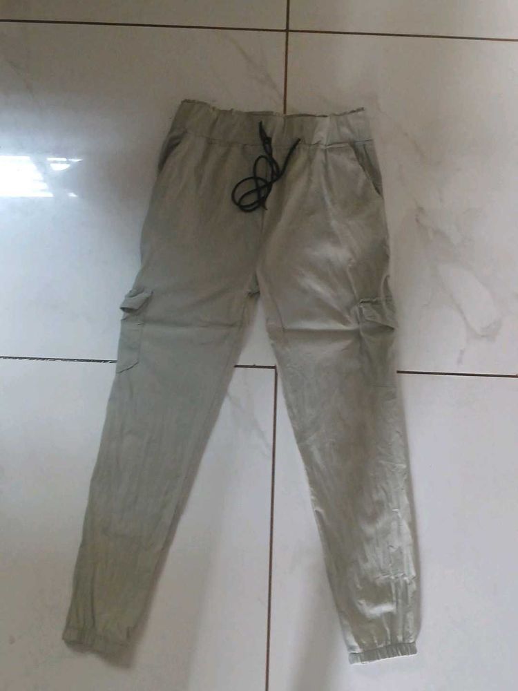 women olive cargo pant