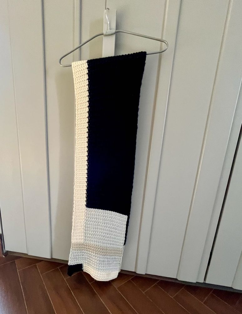 Stylish Color Block Woollen Scarf