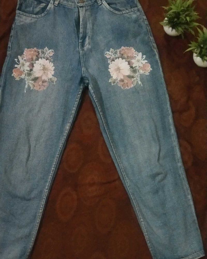 Boyfriend Jean. Baggy Straight Jean.
