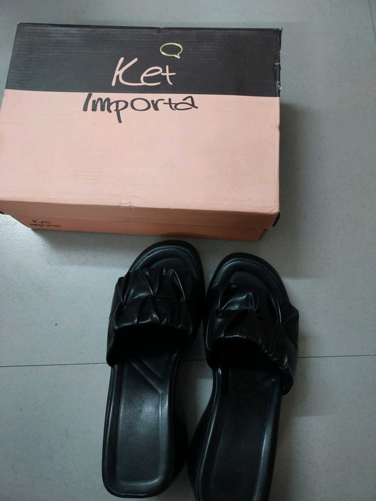 Chic Black Platform Slides (With Box)