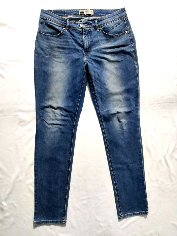 Levi&#39;s Blue Jeans on OFFER