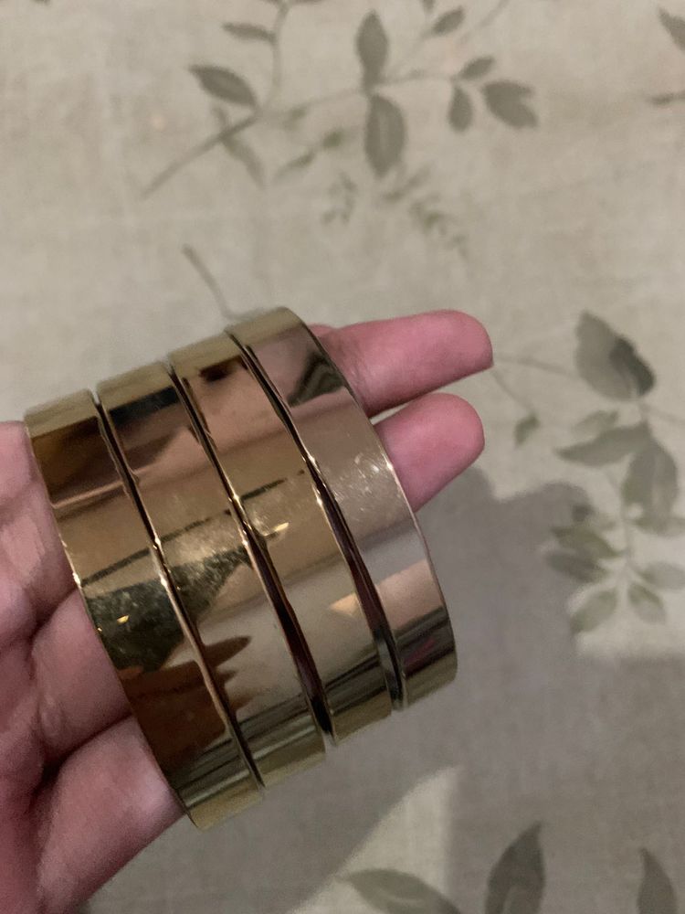 4 gold bangles