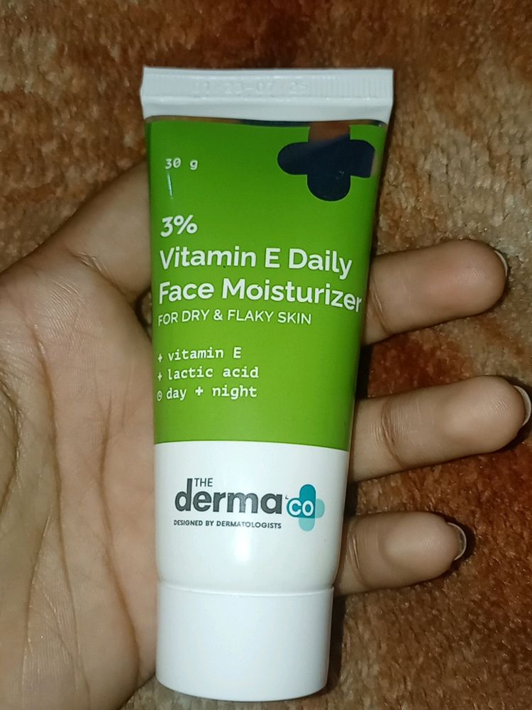 THE DERMA CO. new vitamin E face moisturizer for DRY and FLAKY skin,,, I never used it because my skin type is oily n it&#39;s for dry and flaky skin