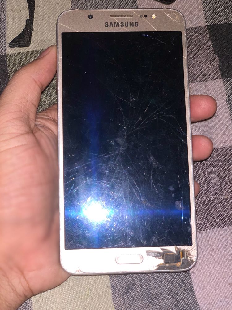 Samsung J7