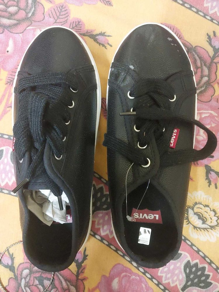 Levi&#39;s Black Casual Shoes