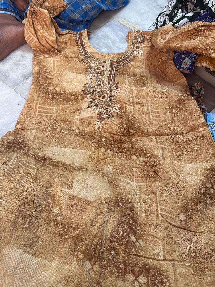 Beautiful Embroidered Kurti