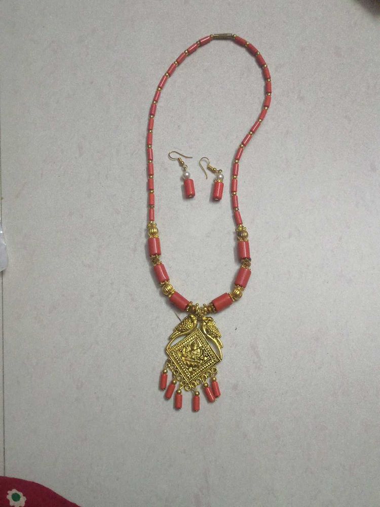 Coral &amp; Gold Tone Necklace Set