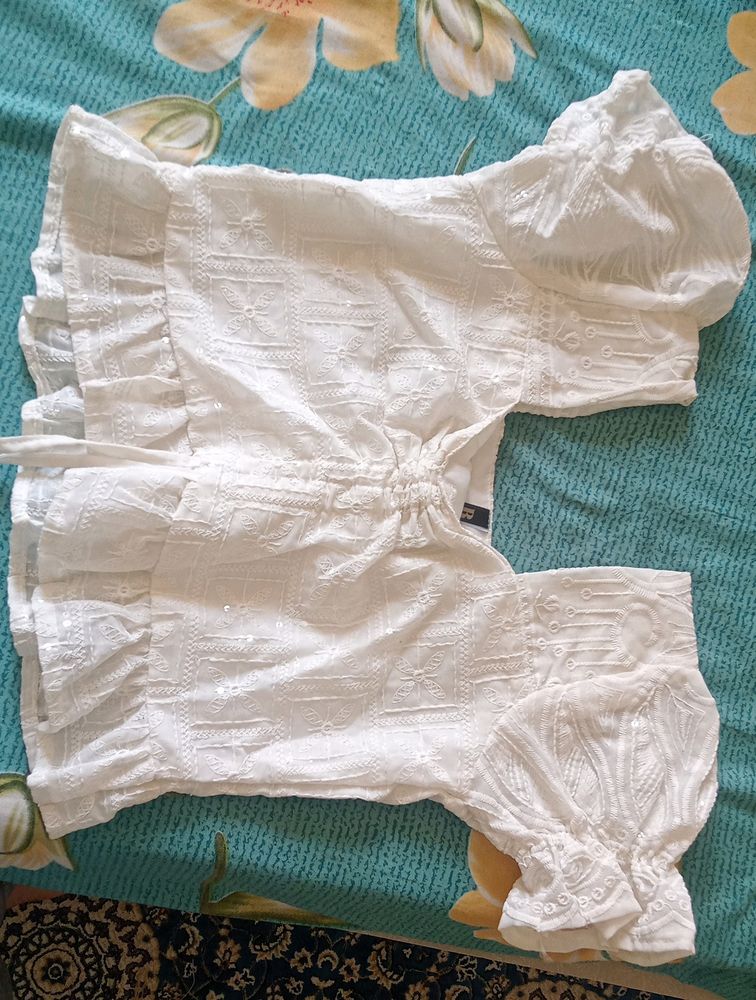 A WOMEN&#39;S TOP!!🤍🤍