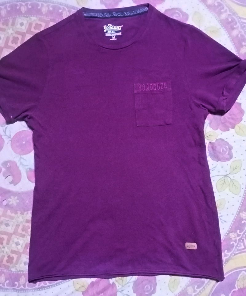Good Quality Like New L- size Maroon T-shirt