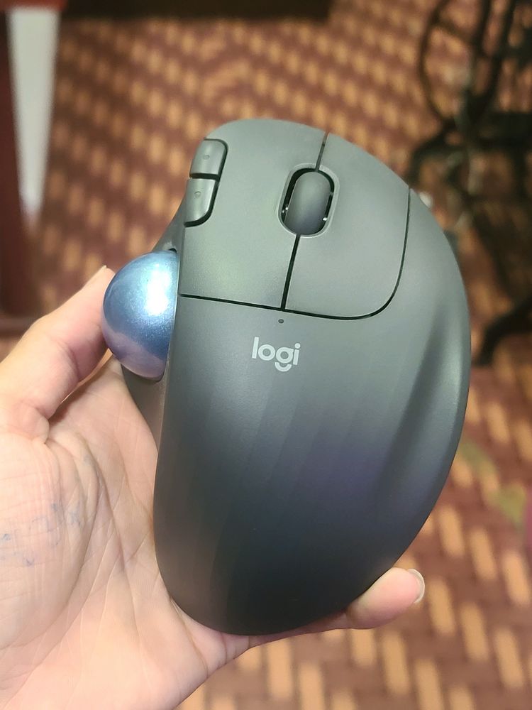 Logitech M575 Wireless Trackball Mouse