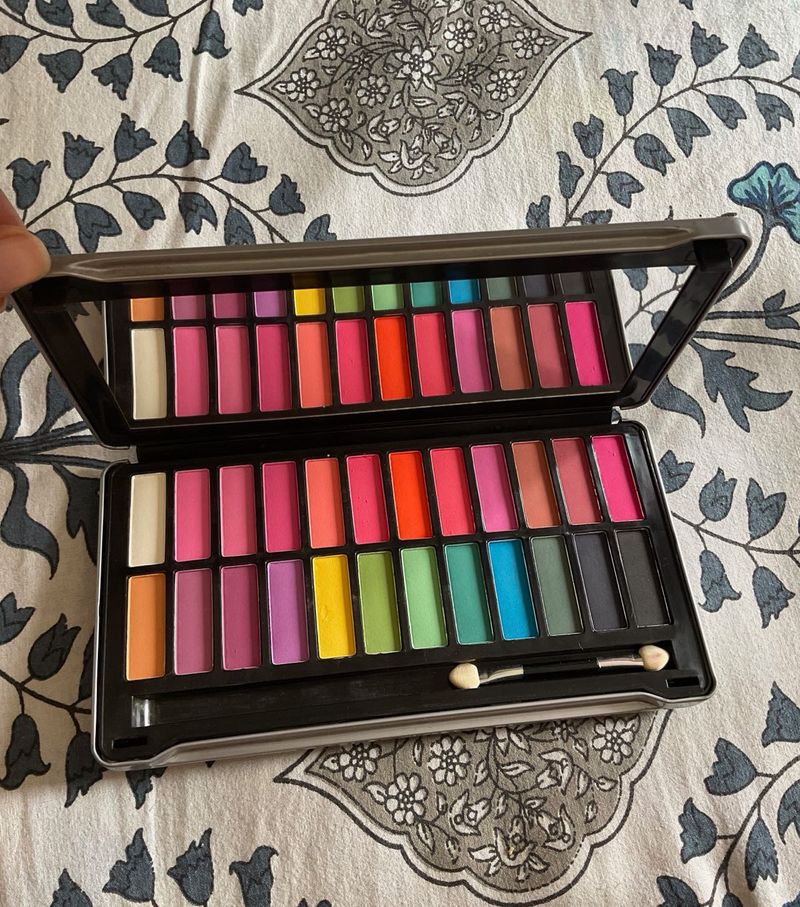 24 Limited Edition Colour Eyeshadow Palette.