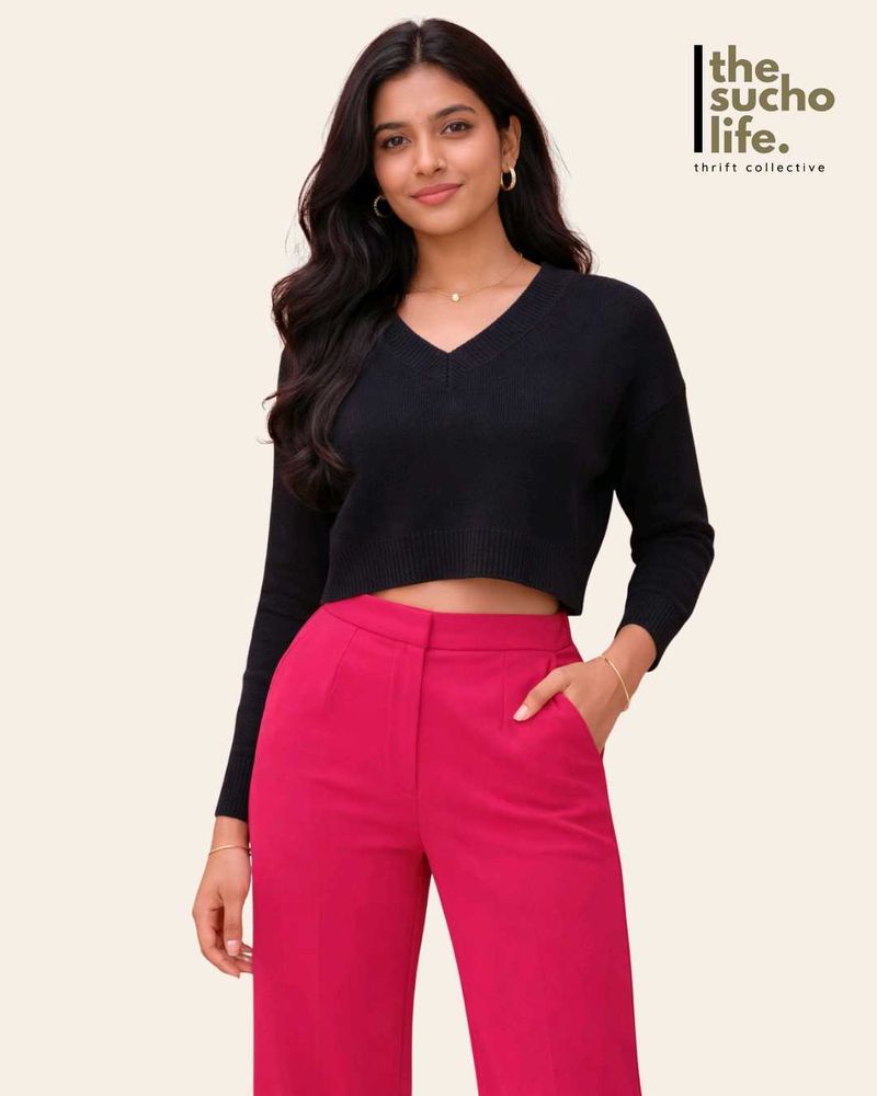 DIVIDED Cropped Black V-Neck Sweater | Small