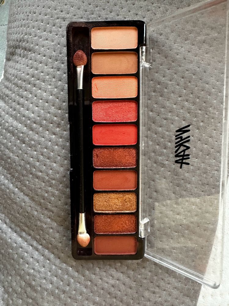 Nykaa 10-in-1 Eyeshadow Palette - Beachside Peach