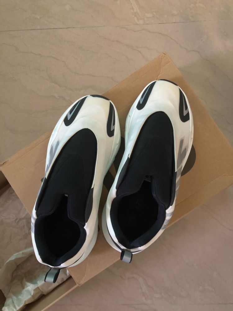 Yeezy x adidas 700 MVN Sneakers Unisex
