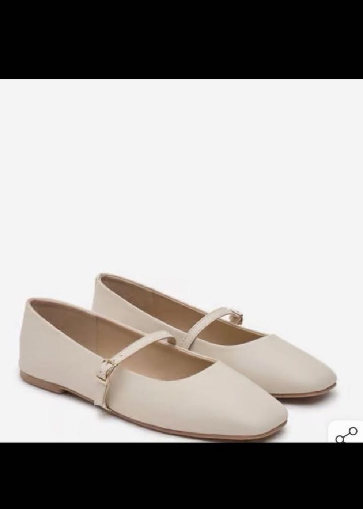 Elegant Cream Ballerinas