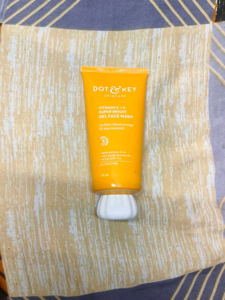 Dot &amp; Key Vitamin C Face Wash