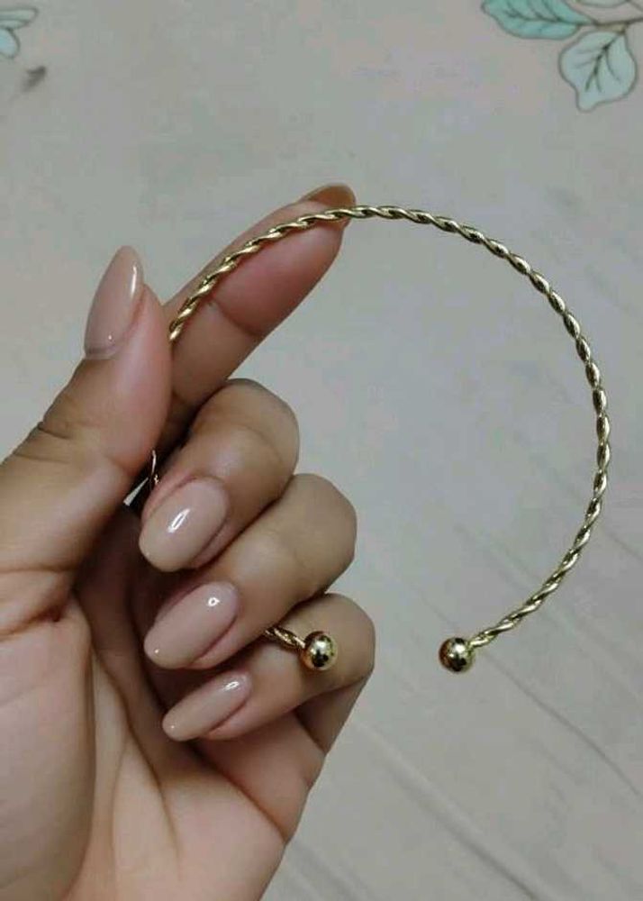 New Never Used Gold Tone Bangle Bracelet