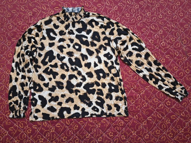 💥 PRICE DROP💥Animal Print Polo Neck Women&#39;s Top