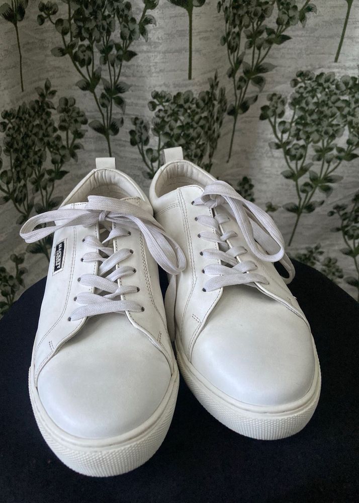 New Basic White Leather Sneaker