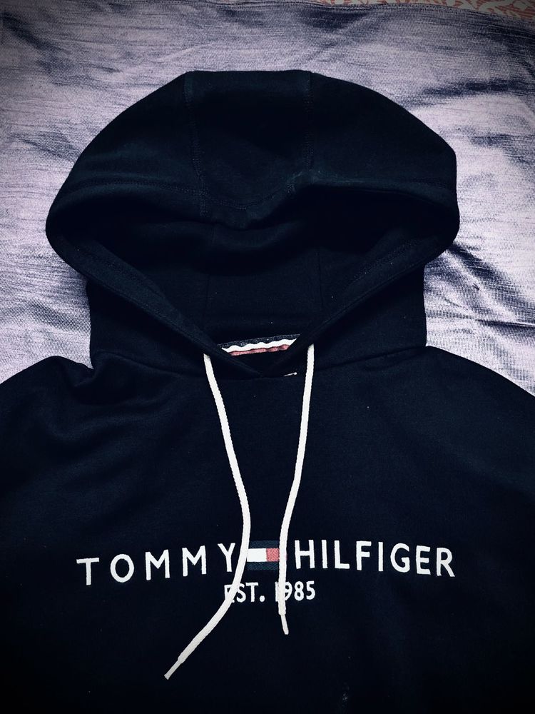 Tommy Hilfiger Hoodie - Classic Style