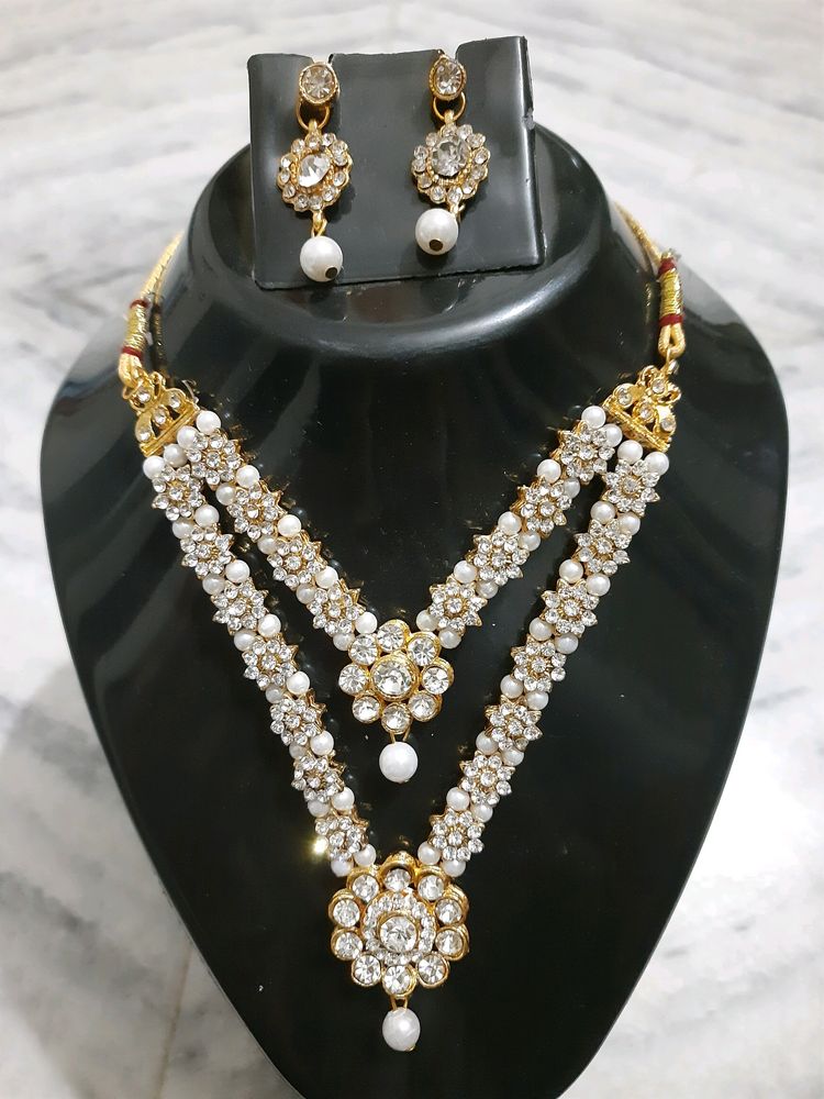 Small White Necklace Set