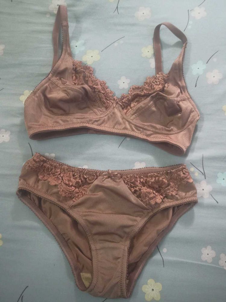 Lace Bra &amp; Panty Set Inner Material Are Of Cotton