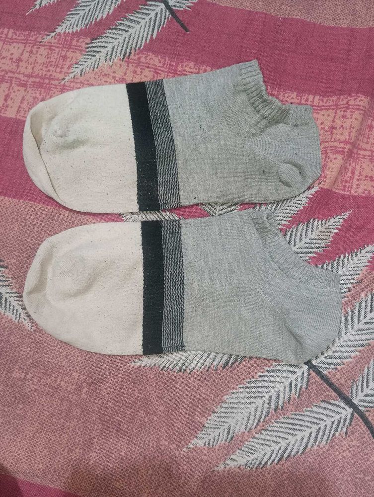 Gray Striped Ankle Socks