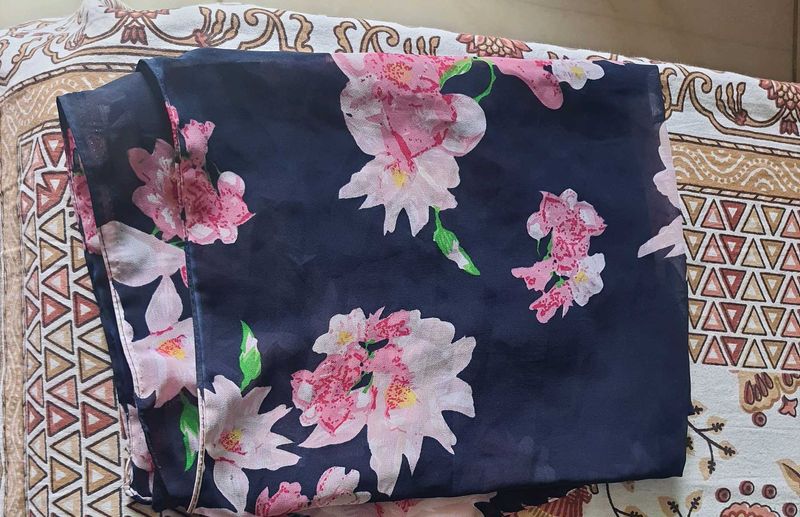Floral print stole